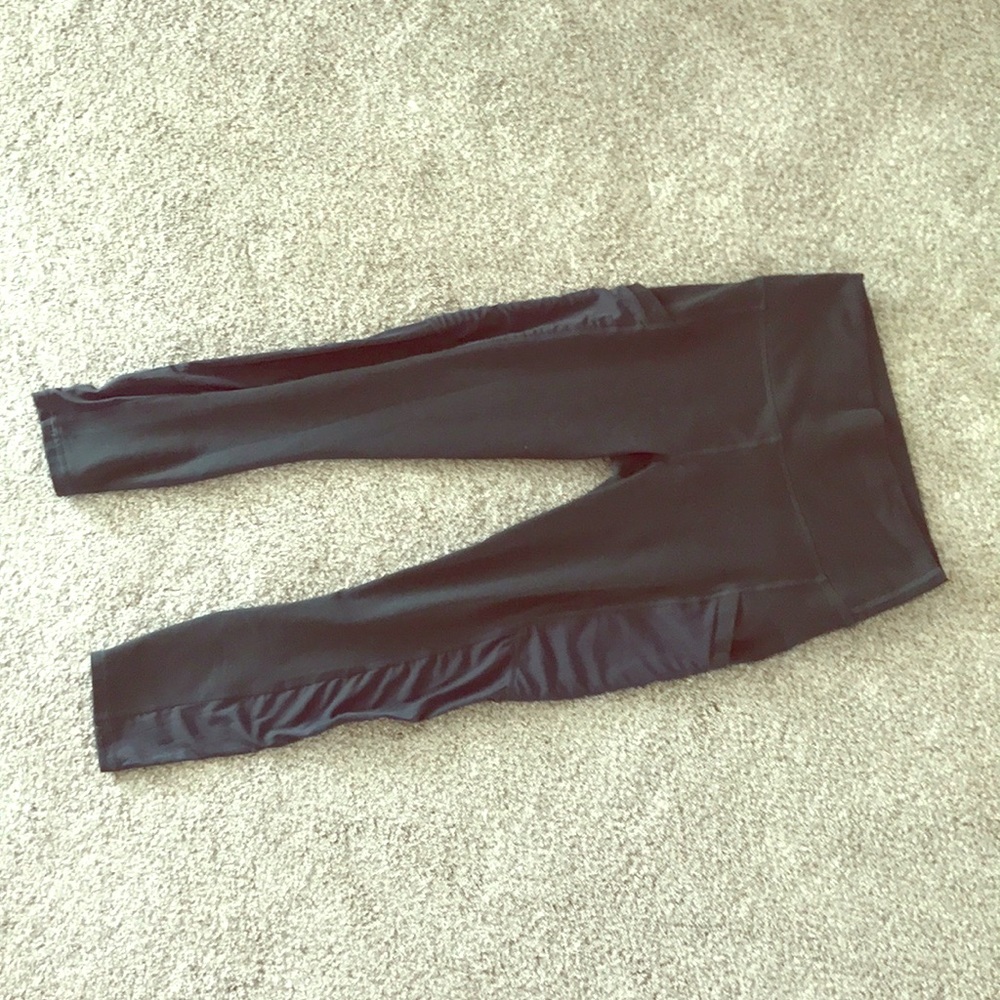 Fabletics green cropped leggings